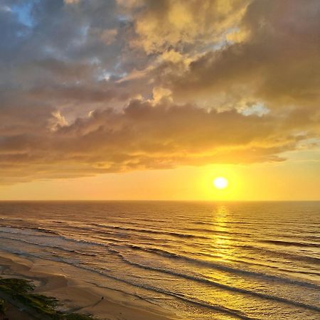 Pe Na Areia, Nascer Do Sol E Vista Do Mar Itanhaém Exterior foto