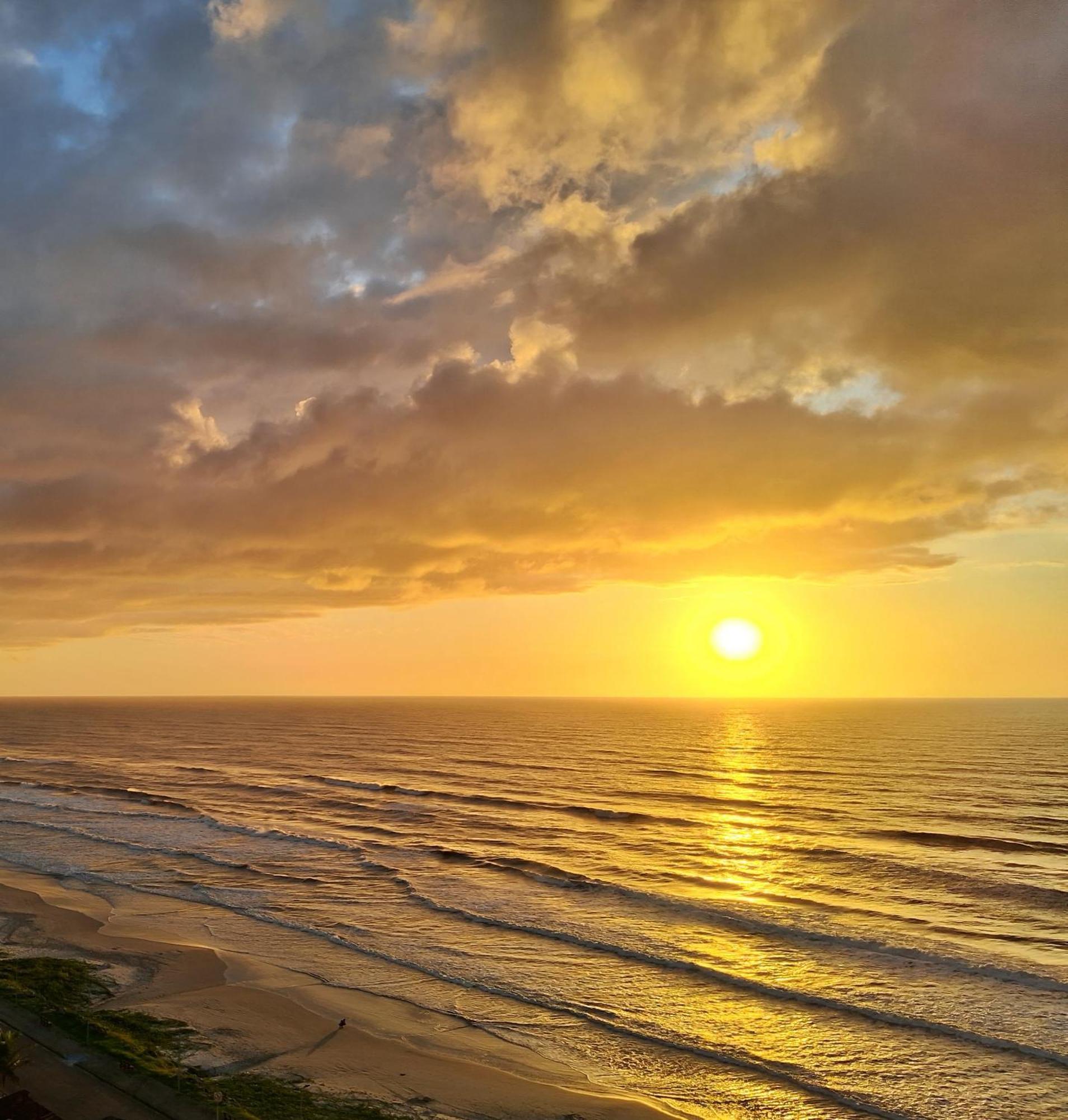 Pe Na Areia, Nascer Do Sol E Vista Do Mar Itanhaém Exterior foto